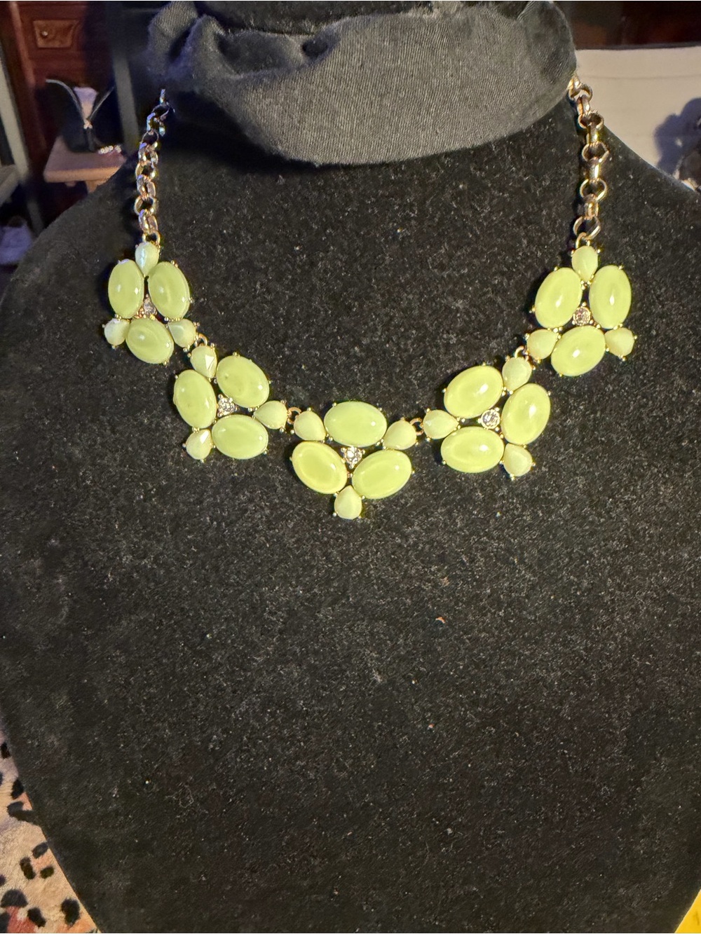Beautiful pistachio green cluster 18” necklace “glows”